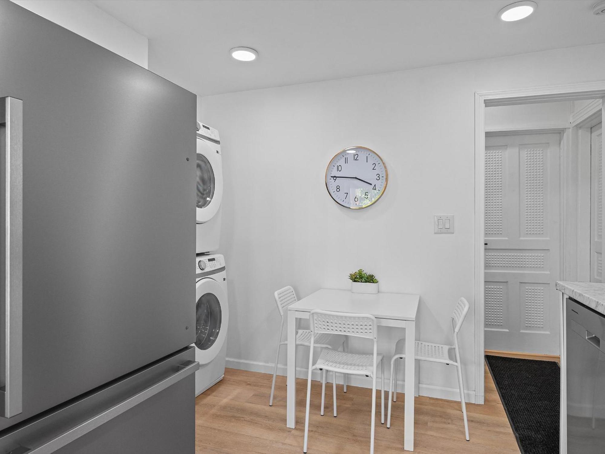 Homestay Shadyside, 3a Modern And Spacious Private Bedroom With Shared Bathroom And Free Parking *
