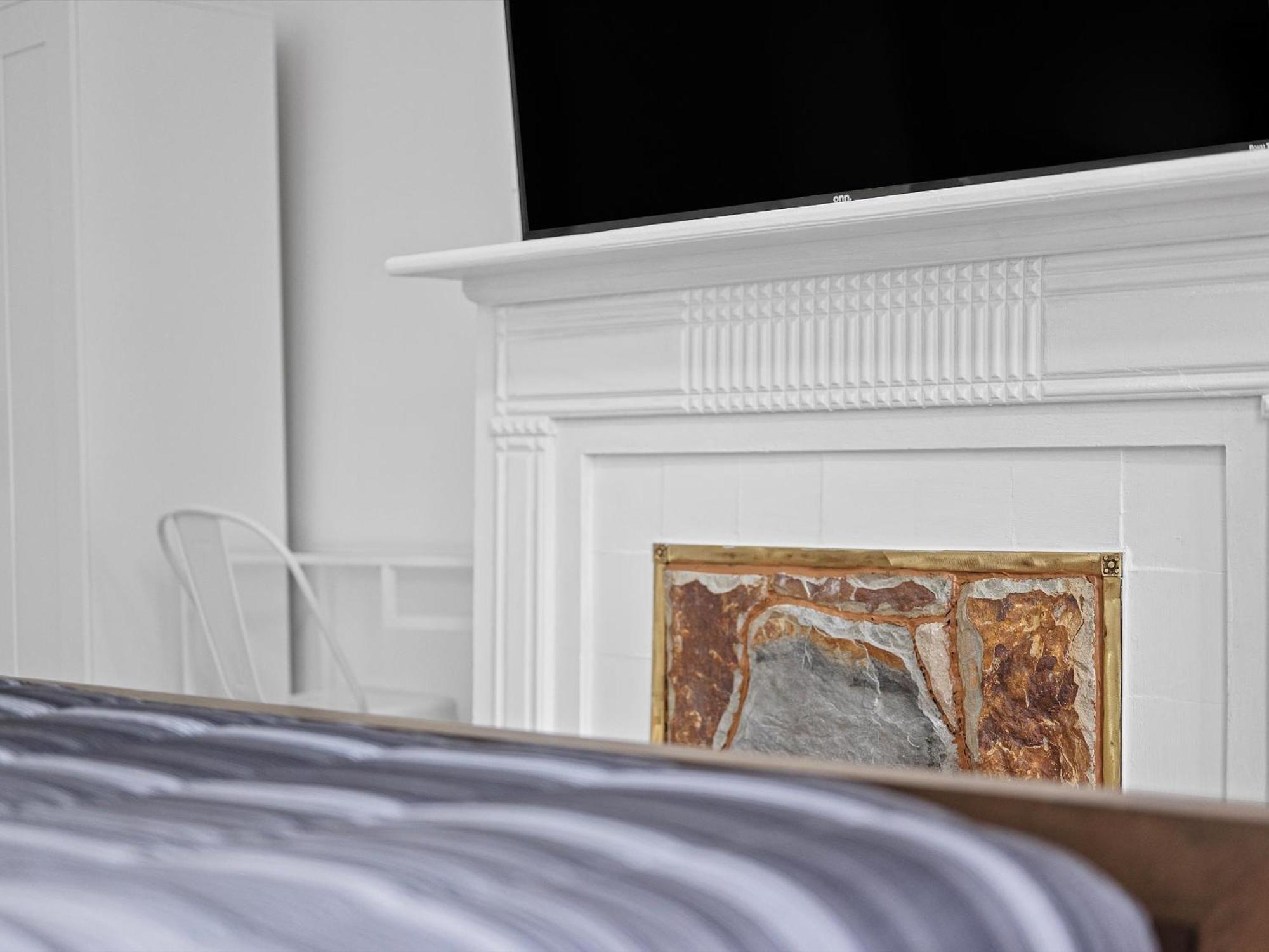 Shadyside, 3a Modern And Spacious Private Bedroom With Shared Bathroom And Free Parking